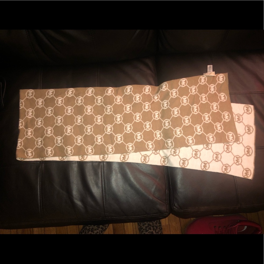MK scarf